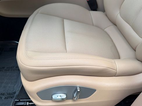 Used 2025 Porsche Macan image 14