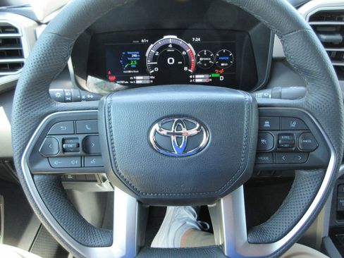 Used 2025 Toyota Tundra Limited AWD/4WD image 31