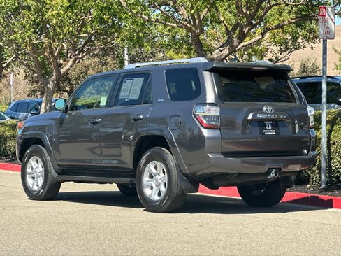 Used 2018 Toyota 4Runner SR5 AWD/4WD image 4