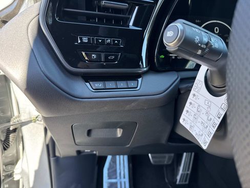 New 2026 Lexus TX 500h AWD image 32