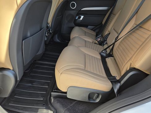 New 2026 Land Rover Discovery Limited Edition image 22