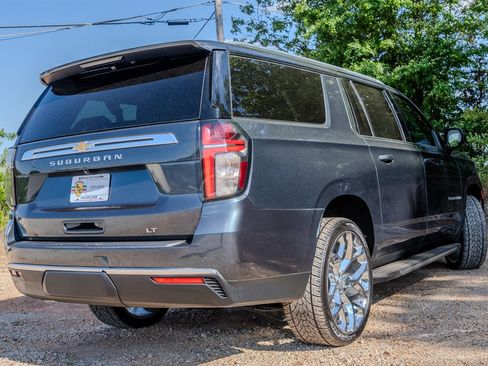 Used 2021 Chevrolet Suburban LT RWD image 5