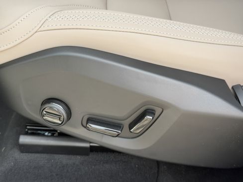 New 2026 Volvo XC60 B5 Plus w/ Climate Package image 19