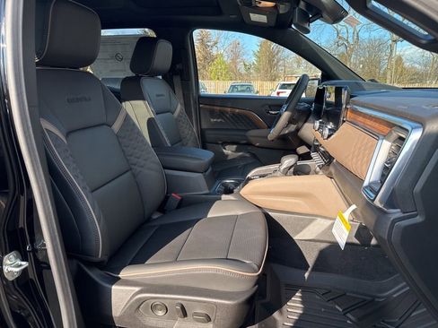 New 2026 GMC Canyon Denali image 13