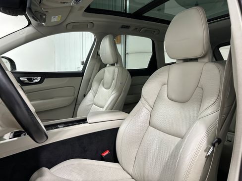 Used 2018 Volvo XC60 T6 Inscription w/ Luxury Seat Package AWD/4WD image 25
