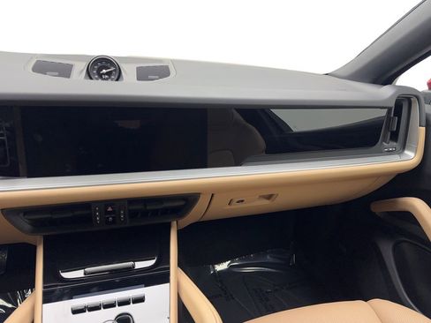 Used 2026 Porsche Cayenne Coupe image 54