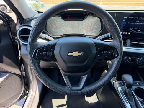 Used 2025 Chevrolet Trax LS FWD image 17