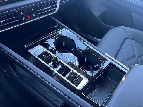 Used 2025 Volkswagen Atlas SE image 26