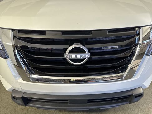 Certified 2023 Nissan Pathfinder SV image 29