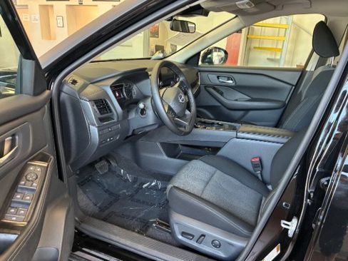 Used 2026 Nissan Rogue SV FWD image 19