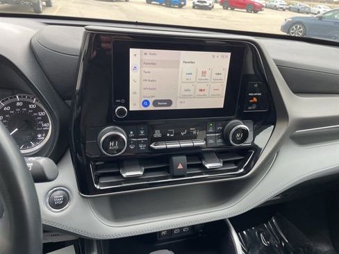 Used 2023 Toyota Highlander L image 19