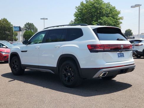 Used 2025 Volkswagen Atlas Peak Edition SE image 5