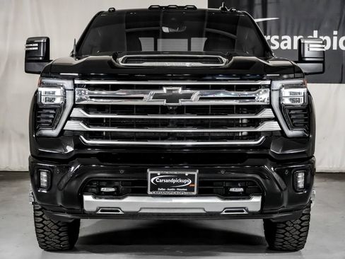 Used 2025 Chevrolet Silverado 3500 High Country w/ Technology Package AWD/4WD image 3