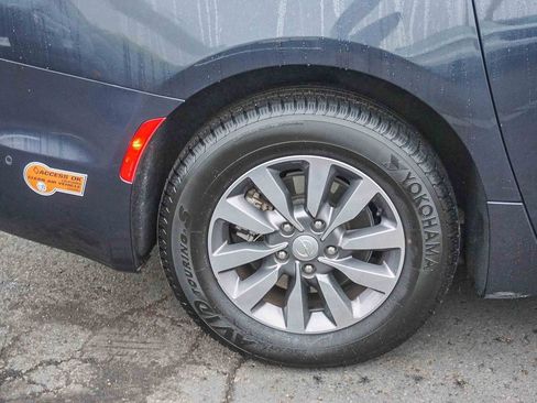 Used 2019 Chrysler Pacifica Limited w/ Advanced Safetytec Group image 9