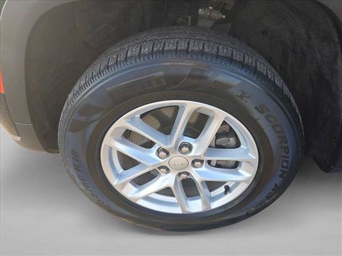 Used 2022 Jeep Grand Cherokee L Laredo w/ Luxury Tech Group I RWD image 25