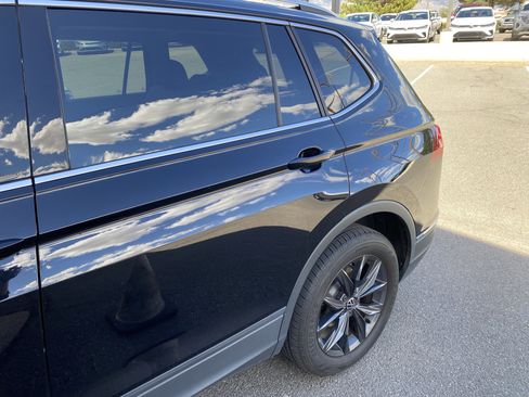 Used 2022 Volkswagen Tiguan SE w/ Panoramic Sunroof Package FWD image 50