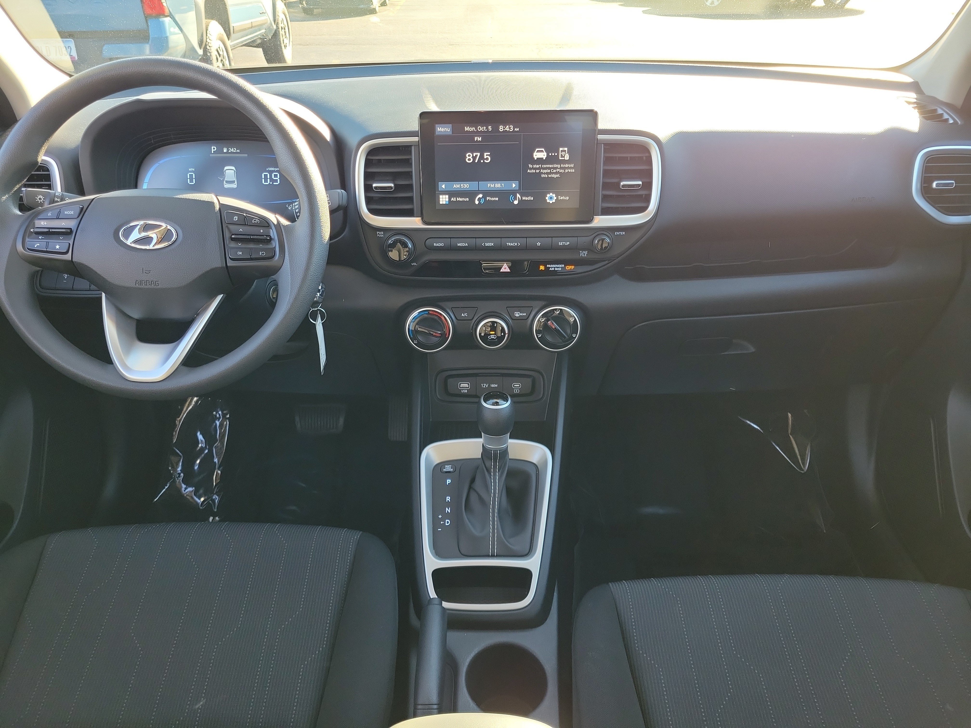 Used 2025 Hyundai Venue SE FWD image 9