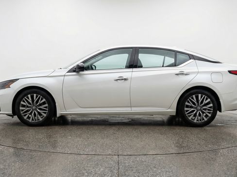 Used 2025 Nissan Altima 2.5 SV image 5