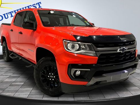 Used 2021 Chevrolet Colorado Z71 AWD/4WD image 3