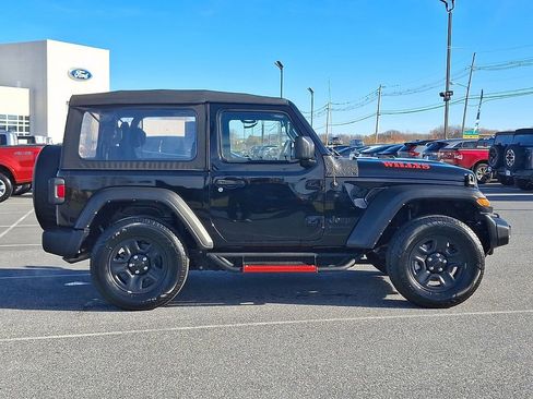 Used 2022 Jeep Wrangler Sport image 7
