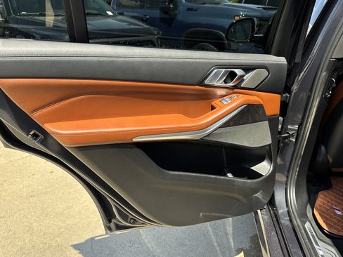 Used 2022 BMW X7 M50i w/ Dynamic Handling Package image 15