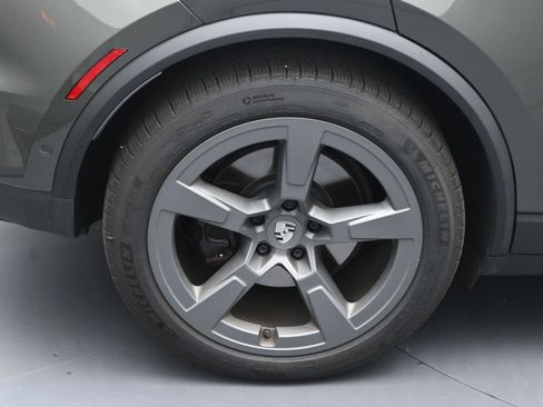 Certified 2025 Porsche Macan 4 Electric image 13