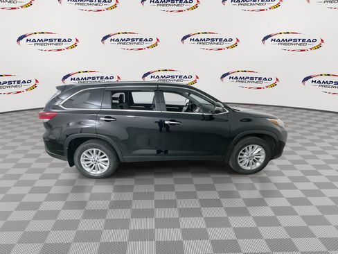 Used 2019 Toyota Highlander XLE AWD/4WD image 9