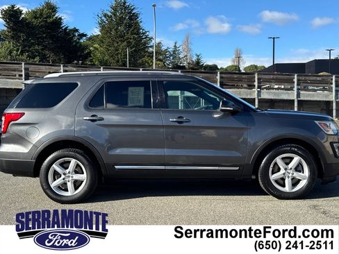 Used 2016 Ford Explorer XLT image 3