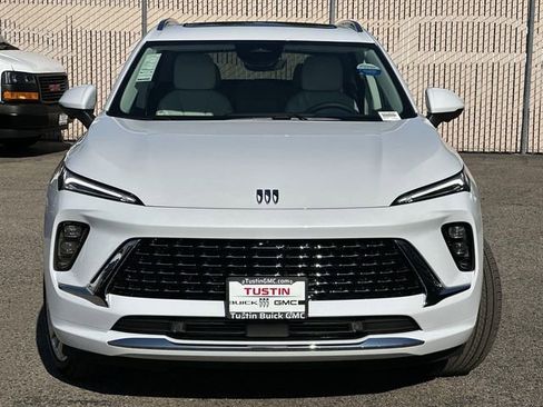 Used 2026 Buick Envision Avenir AWD/4WD image 2