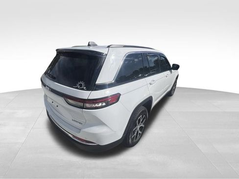 Used 2025 Jeep Grand Cherokee Limited w/ Trailer Tow Package image 4