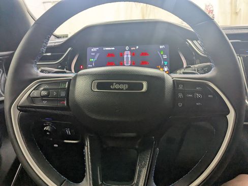 Used 2022 Jeep Grand Cherokee Trailhawk 4xe AWD/4WD image 13