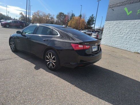 Used 2018 Chevrolet Malibu LT image 3