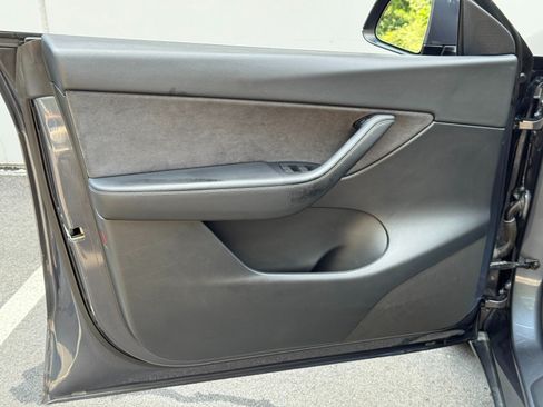 Used 2022 Tesla Model Y Long Range AWD/4WD image 43