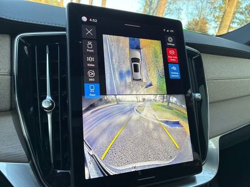 New 2025 Volvo XC90 B6 Plus w/ Protection Package Premier image 32