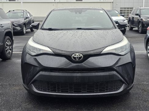 Used 2020 Toyota C-HR XLE FWD image 2