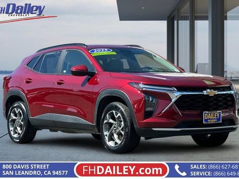 Used 2025 Chevrolet Trax LT w/ LT Convenience Package FWD image 1