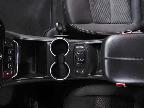 Used 2020 GMC Terrain SLE w/ Driver Convenience Package FWD image 18