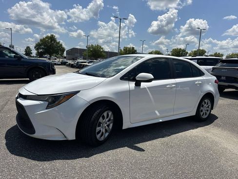 Used 2021 Toyota Corolla LE FWD image 32