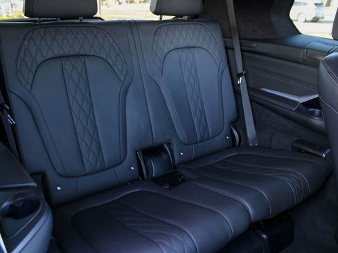 Used 2022 BMW X7 xDrive40i w/ M Sport Package AWD/4WD image 25