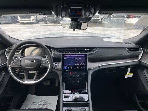 New 2025 Jeep Grand Cherokee Limited image 22