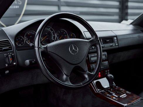 Used 2002 Mercedes-Benz SL 500 w/ SL2 Option Pkg image 34