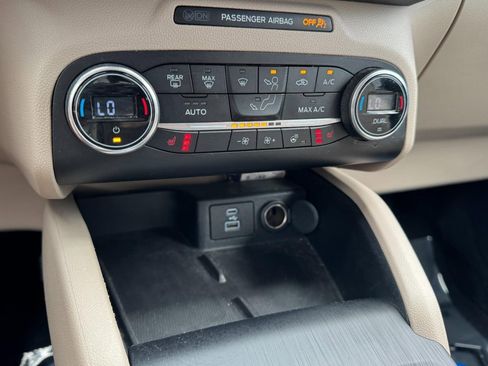 Used 2020 Ford Escape Titanium FWD image 18