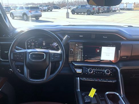 Used 2024 GMC Sierra 2500 Denali Ultimate AWD/4WD image 12