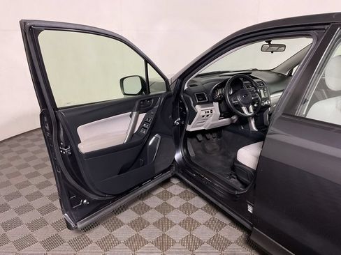 Used 2018 Subaru Forester 2.5i AWD/4WD image 17