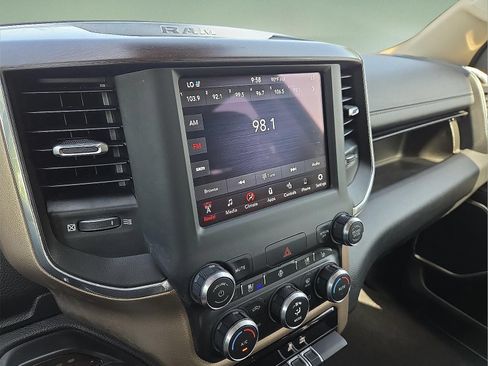 Used 2021 RAM 1500 Laramie AWD/4WD image 7