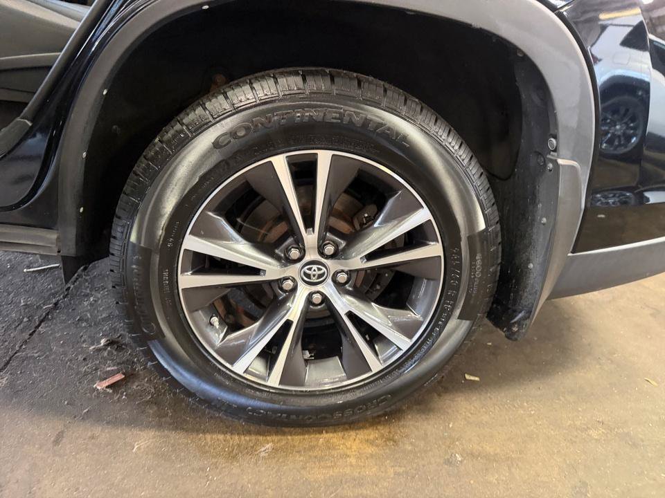 Used 2017 Toyota Highlander LE AWD/4WD image 26