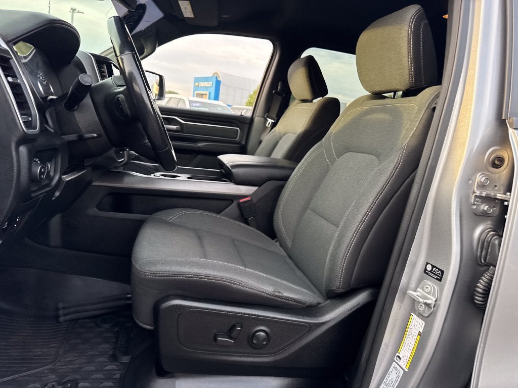 Used 2022 RAM 1500 Big Horn AWD/4WD image 16