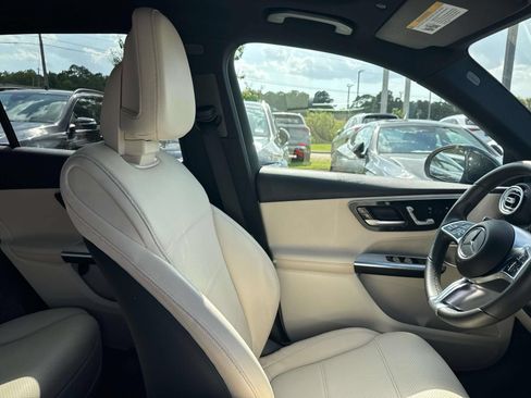Used 2025 Mercedes-Benz GLC 300 4MATIC image 11