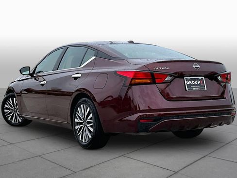Used 2025 Nissan Altima 2.5 SV FWD image 12