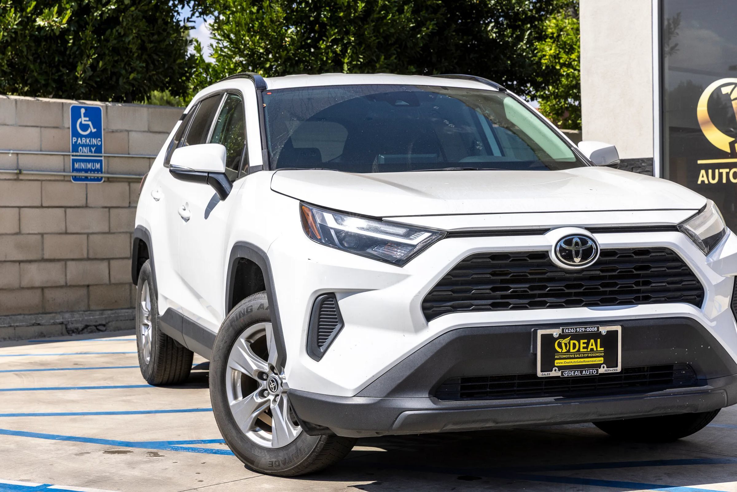 Used 2021 Toyota RAV4 XLE w/ XLE Grade Weather Package AWD/4WD image 3
